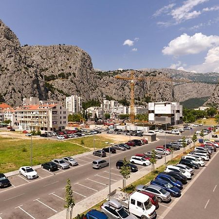 Green 'N Grey Omis Omiš Exterior foto