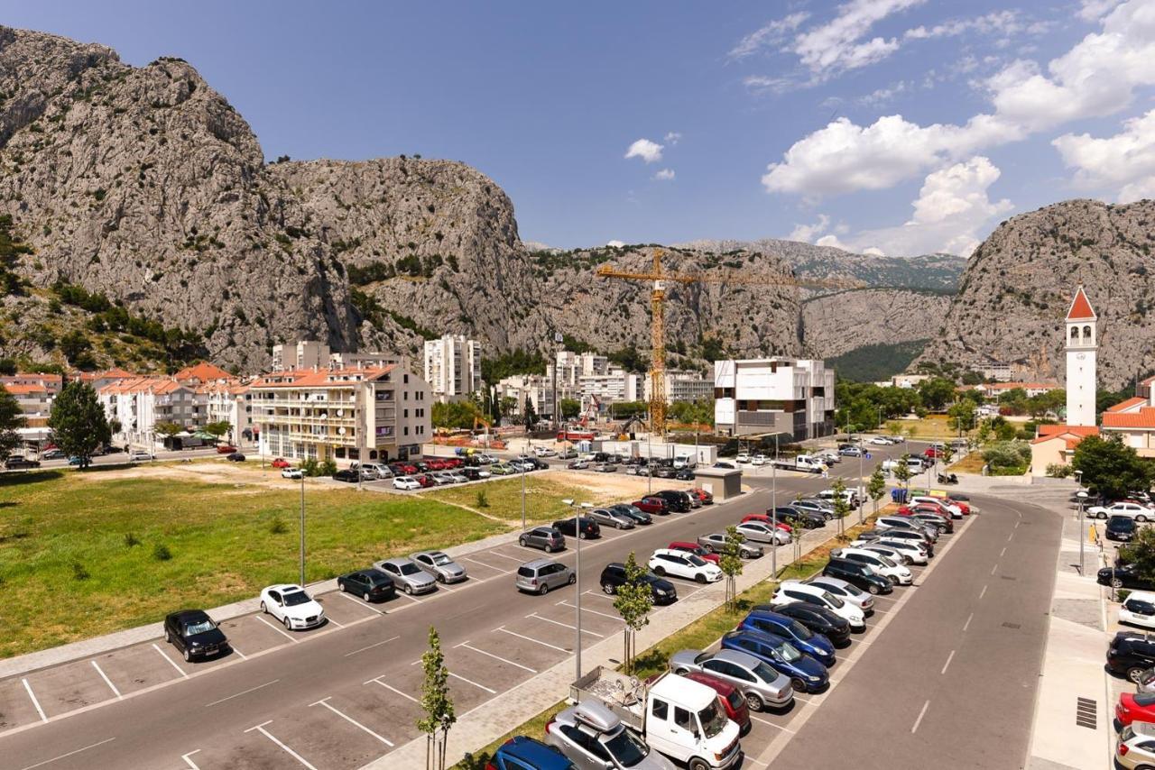 Green 'N Grey Omis Omiš Exterior foto