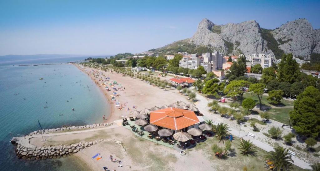 Green 'N Grey Omis Omiš Exterior foto