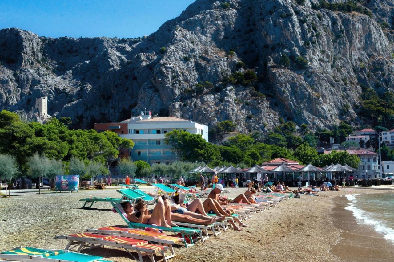 Green 'N Grey Omis Omiš Exterior foto